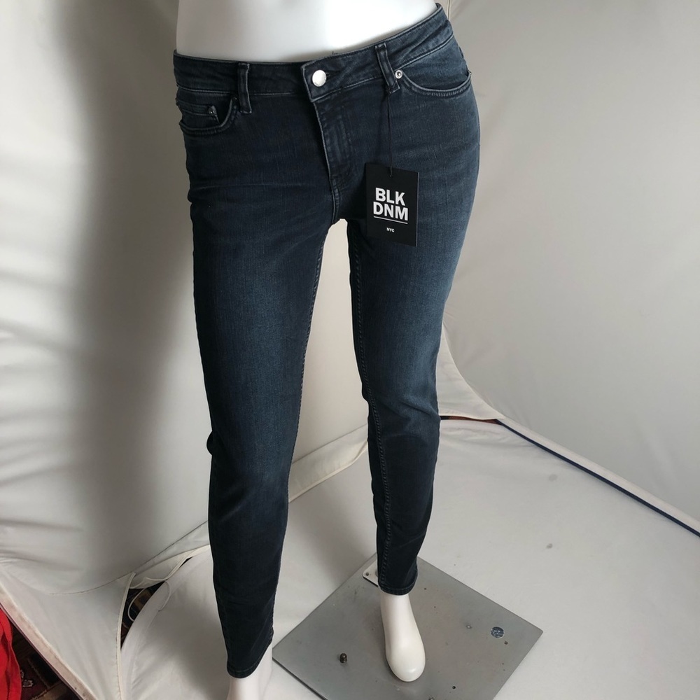 BLK DNM dark rinse blue mid rise skinny jeans 30